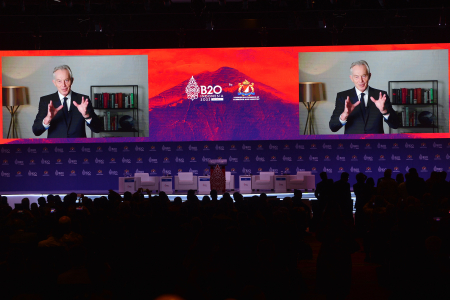 TONY BLAIR BICARA DI B20 SUMMIT INDONESIA