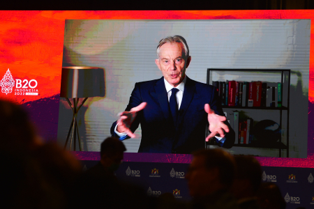 TONY BLAIR BICARA DI B20 SUMMIT INDONESIA