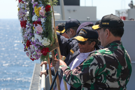 TABUR BUNGA MENGENANG JALASENA KRI NANGGALA-402