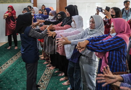 TRAUMA HEALING BAGI WARGA ASTANAANYAR