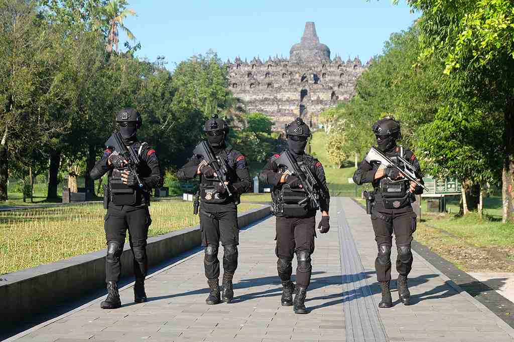 SIMULASI PENGAMANAN AKSI TEROR DI BOROBUDUR