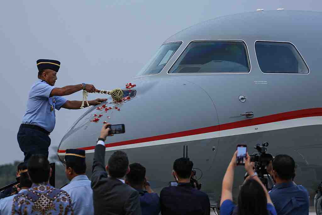 KEDATANGAN PESAWAT FALCON A-0801