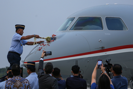 KEDATANGAN PESAWAT FALCON A-0801