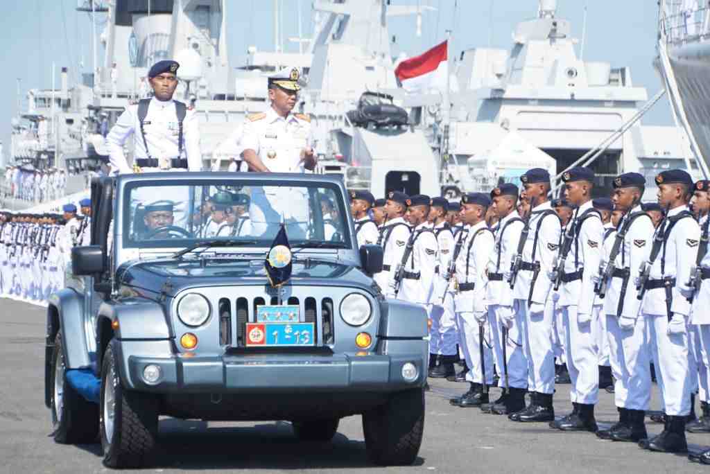 PANGKOARMADA RI INSPEKSI PASUKAN UPACARA