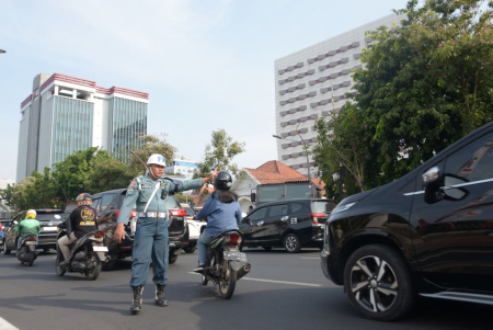 POMAL MENGATUR LALU LINTAS