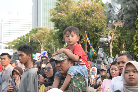 SAKSIKAN ATRAKSI PARJURIT TNI AL