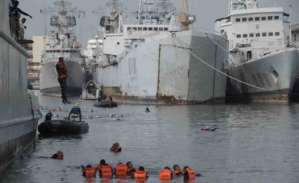 PELATIHAN SEA SURVIVAL TARUNA AAL