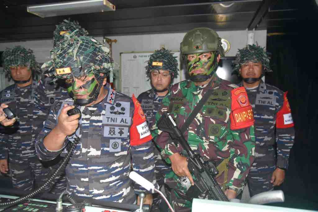 PANGKOARMADA II PERINTAHKAN PENDARATAN PASUKAN