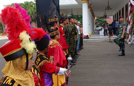 MELATIH LANGKAH KAKI DAN BARIS BERBARIS