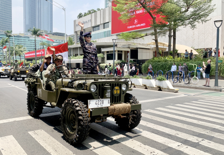 PARADE ALUTSISTA HUT KE-78 TNI