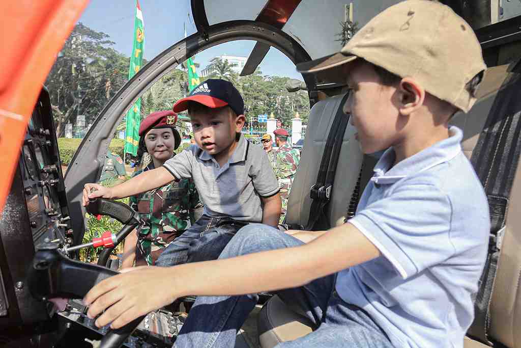 PAMERAN ALUTSISTA HUT KE-78 TNI