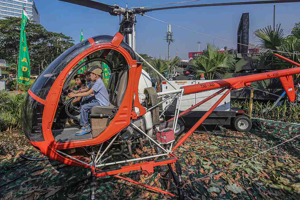 PAMERAN ALUTSISTA HUT KE-78 TNI