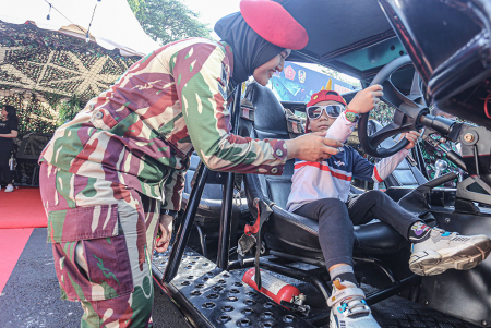 PAMERAN ALUTSISTA HUT KE-78 TNI