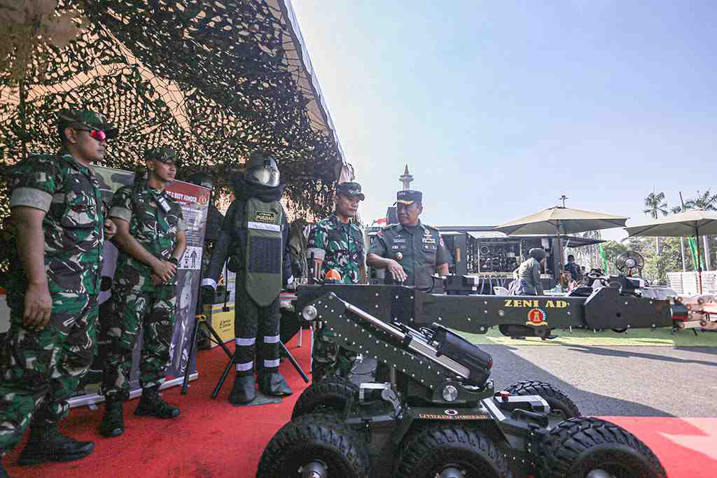 PAMERAN ALUTSISTA HUT KE-78 TNI
