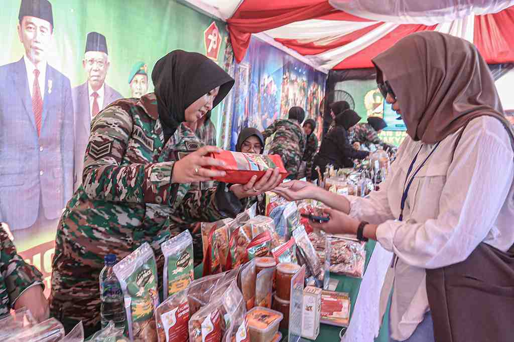 PAMERAN ALUTSISTA HUT KE-78 TNI