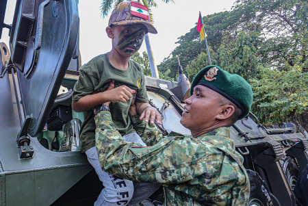 PAMERAN ALUTSISTA HUT KE-78 TNI