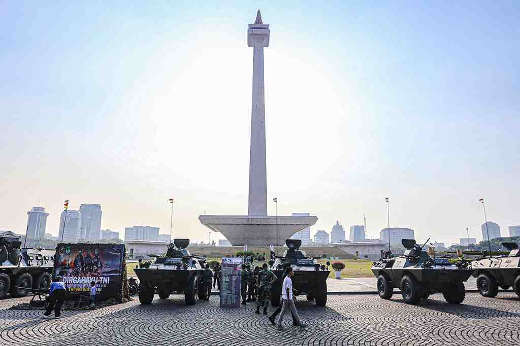 PAMERAN ALUTSISTA HUT KE-78 TNI