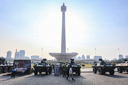 PAMERAN ALUTSISTA HUT KE-78 TNI