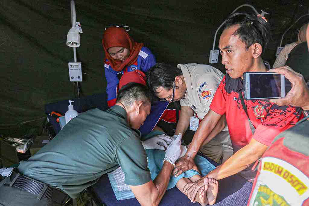 SUNATAN MASSAL SAAT HUT KE-78 TNI
