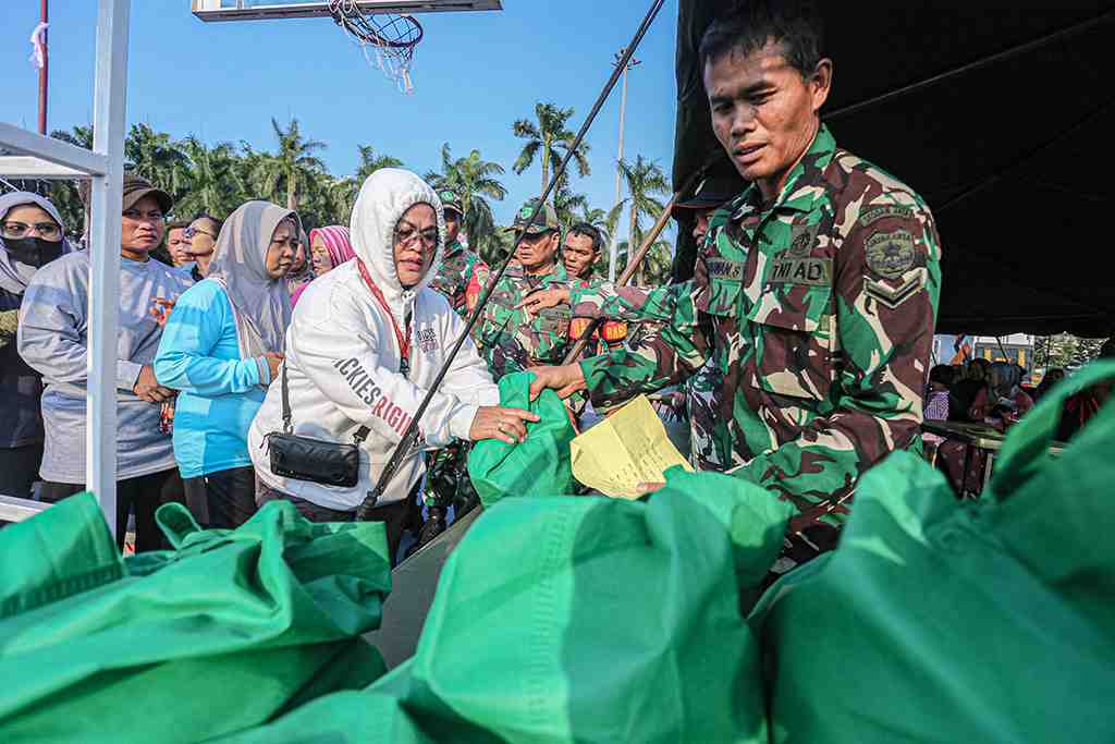 TNI BERIKAN SEMBAKO