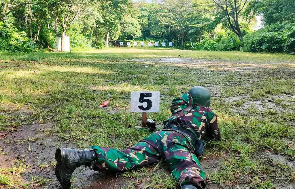 LATIHAN MENEMBAK
