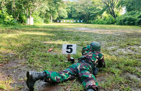 LATIHAN MENEMBAK
