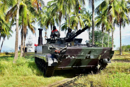 PENDARATAN BMP 3F TANK AMFIBI