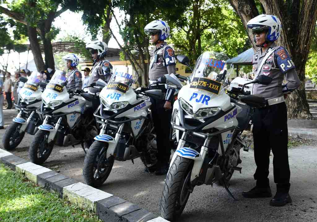 MOTOR PATROLI JALAN RAYA