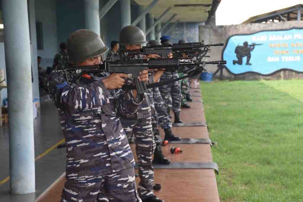 LATIHAN MENEMBAK PRAJURIT LANTAMAL V