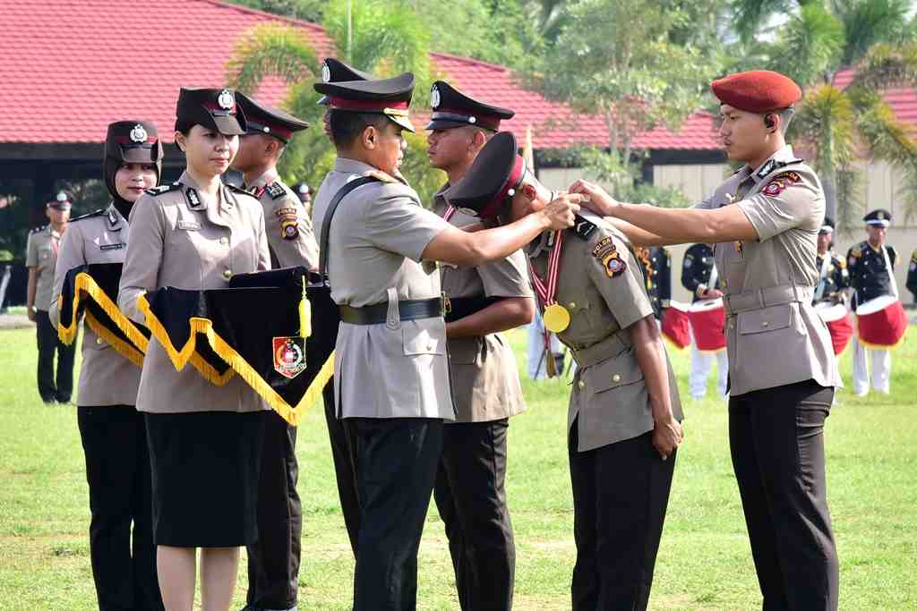 PENGALUNGAN MEDALI DIKTUKBA