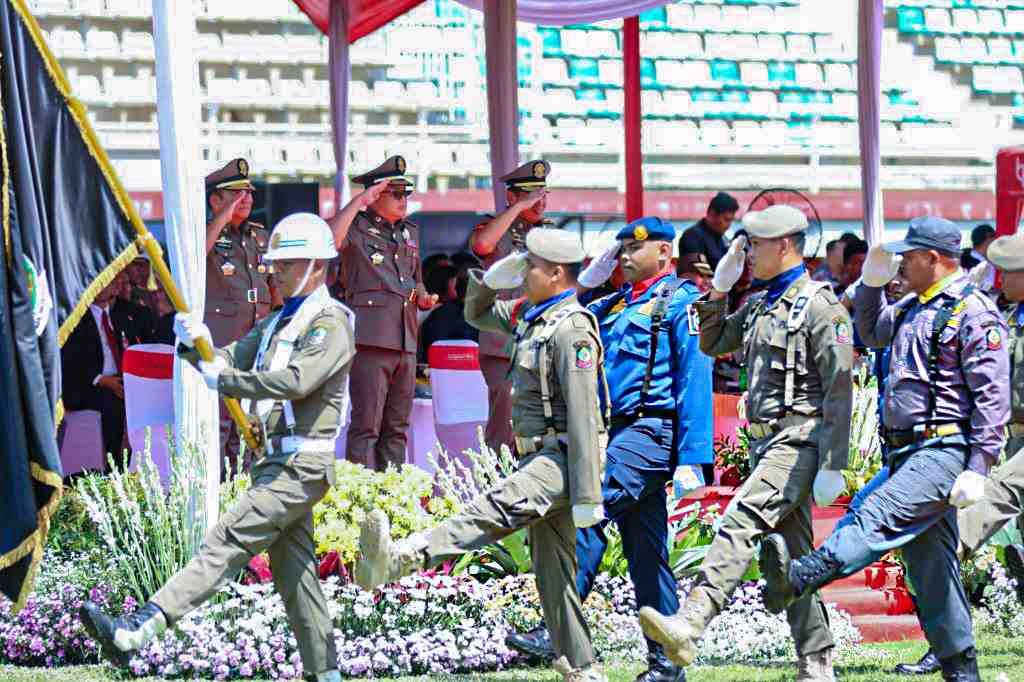 PENGHORMATAN KEPADA INSPEKTUR UPACARA