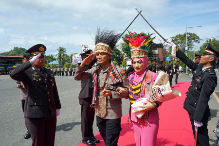 KAPOLRES PERTAMA BERPANGKAT KOMBES DI PAPUA BARAT DAYA