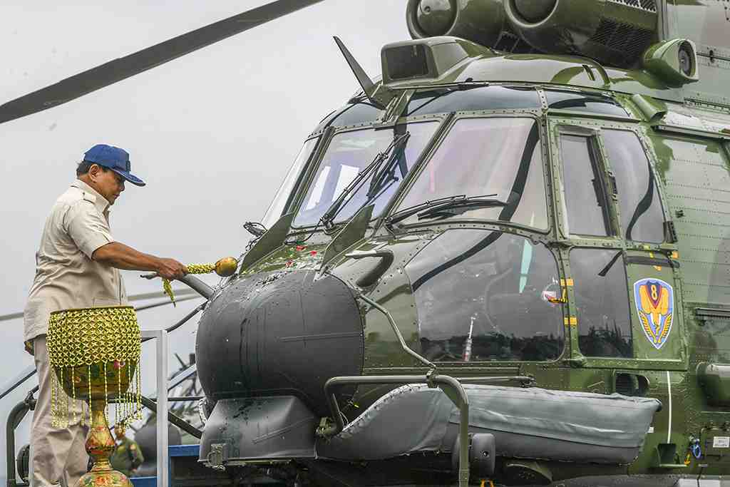 MENTERI PERTAHANAN SERAHKAN DELAPAN UNIT HELIKOPTER H225M KE TNI AU