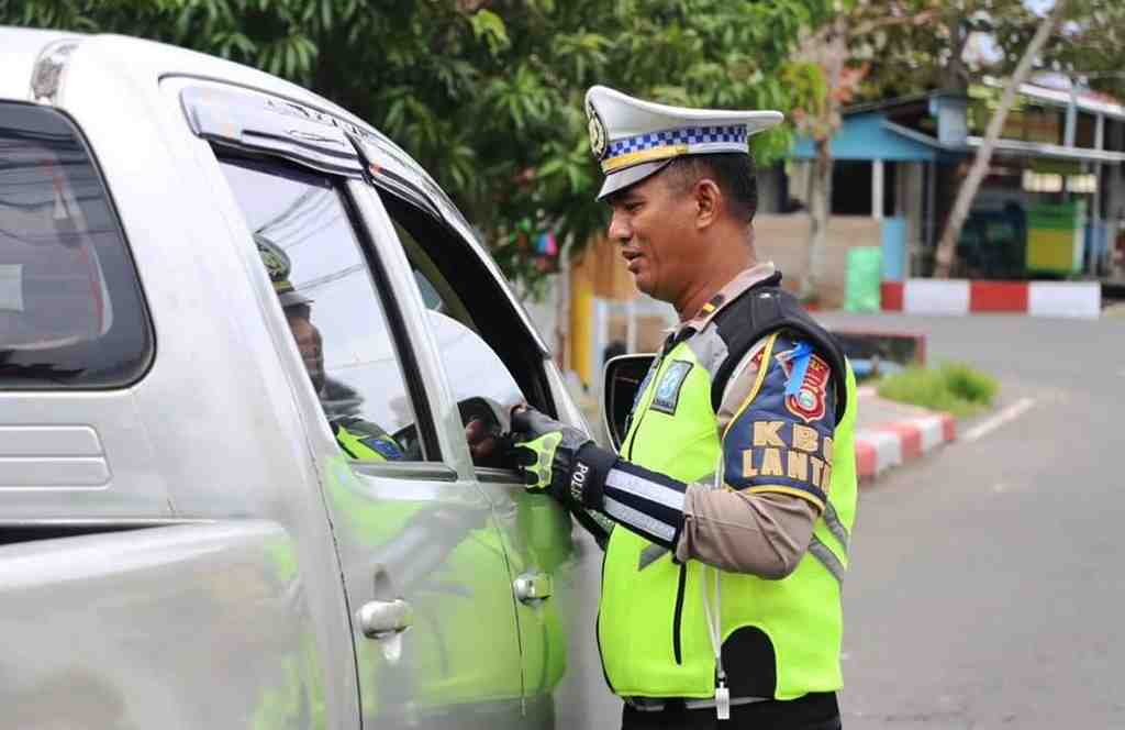 TEGUR PELANGGAR LALU LINTAS