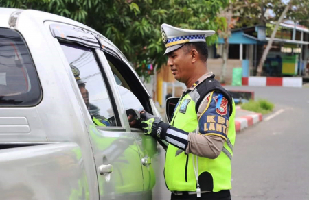 TEGUR PELANGGAR LALU LINTAS