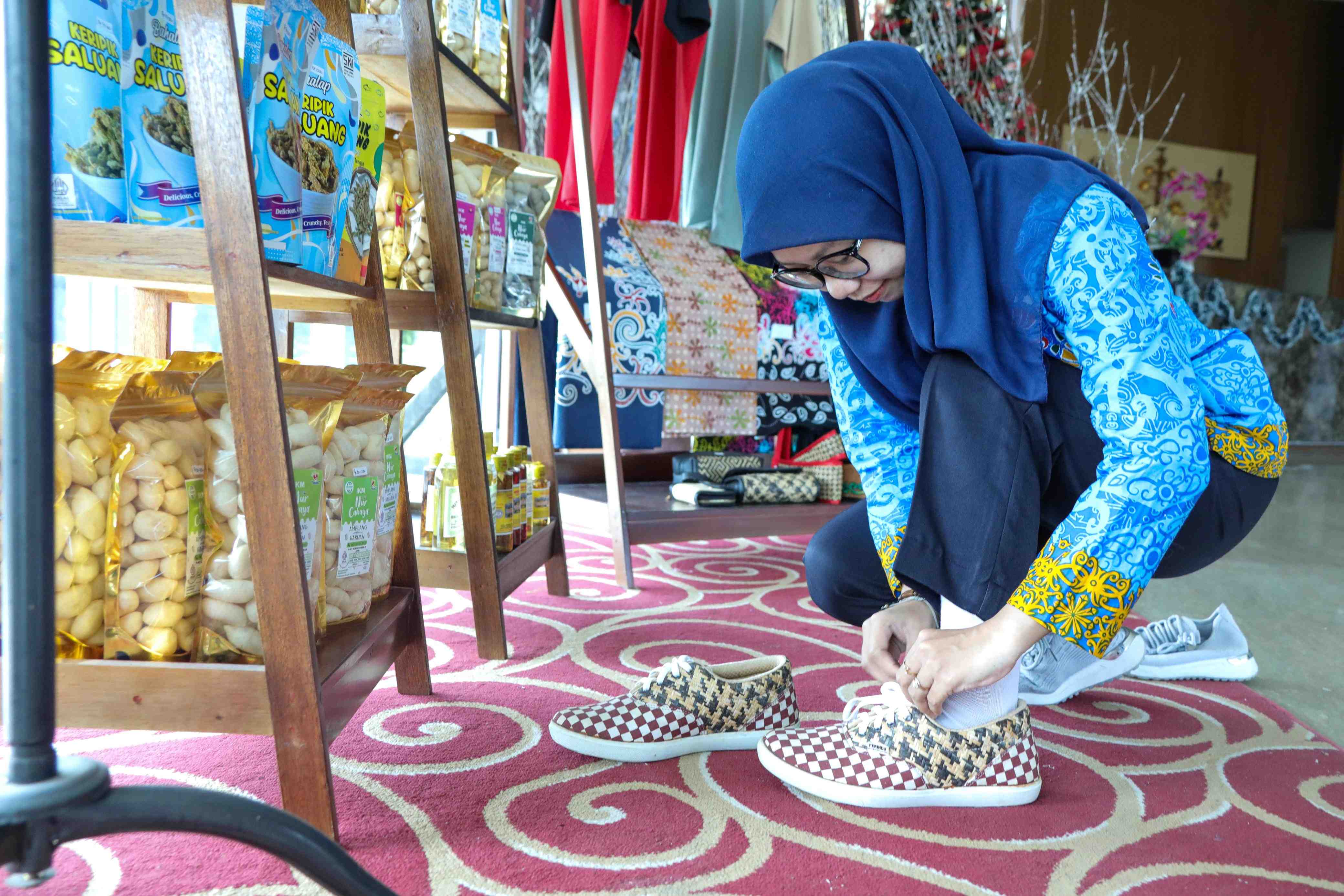 SEPATU ROTAN