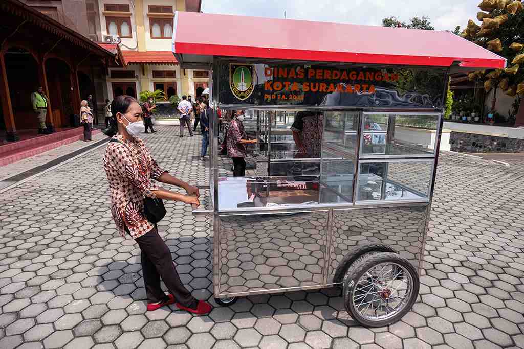 BANTUAN GEROBAK UMKM DI SOLO