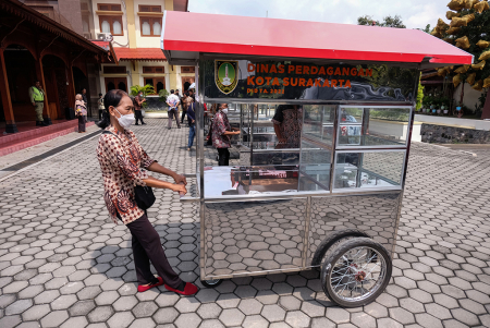 BANTUAN GEROBAK UMKM DI SOLO