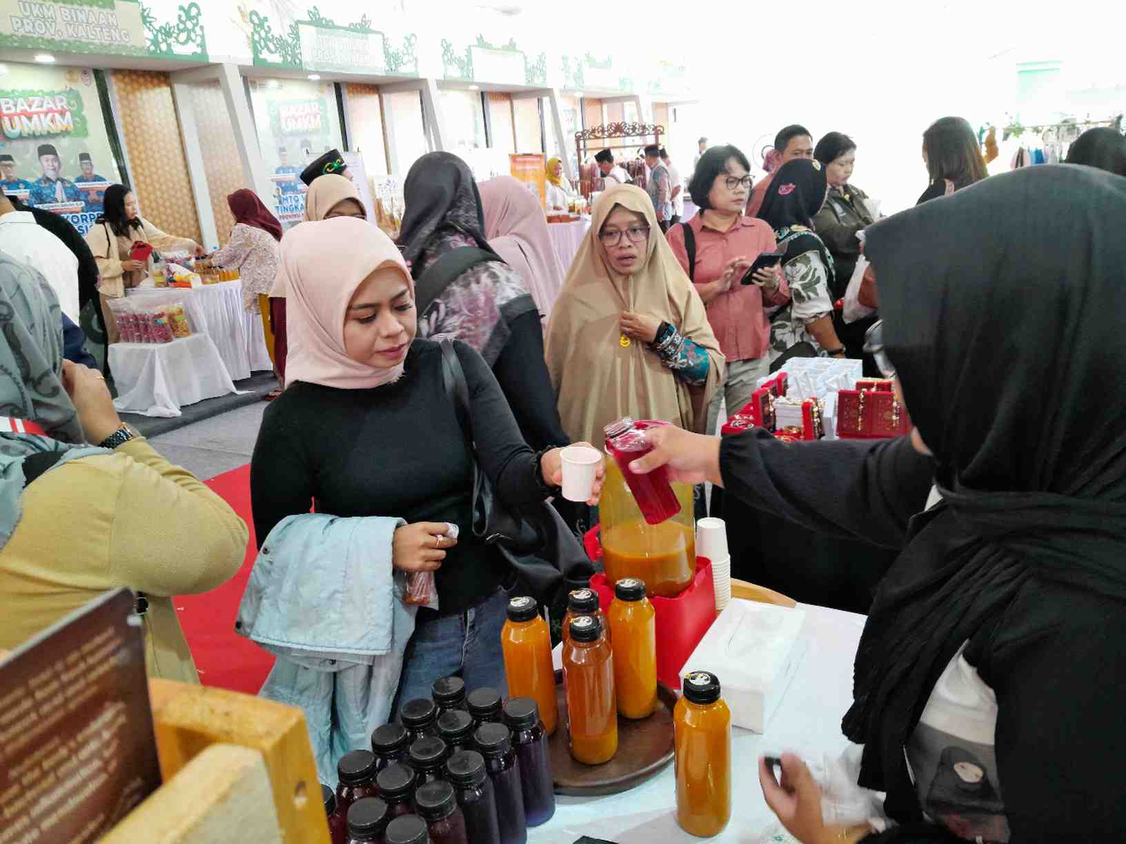 TESTER MINUMAN ROSELLA