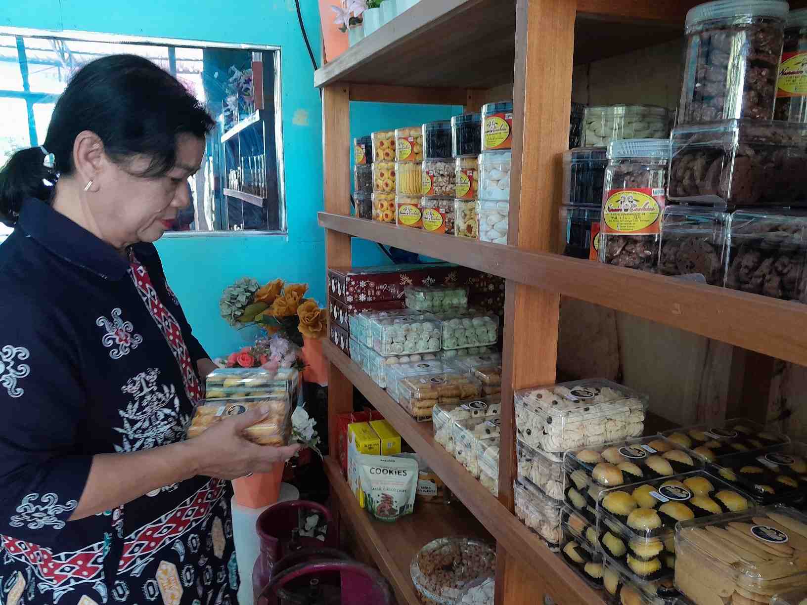 MEMBELI KUE KERING