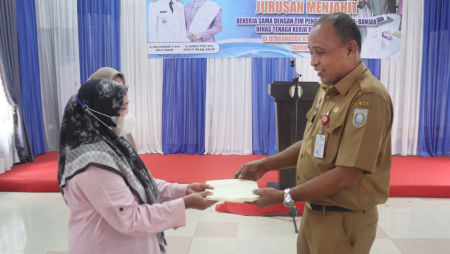 PELATIHAN MENJAHIT