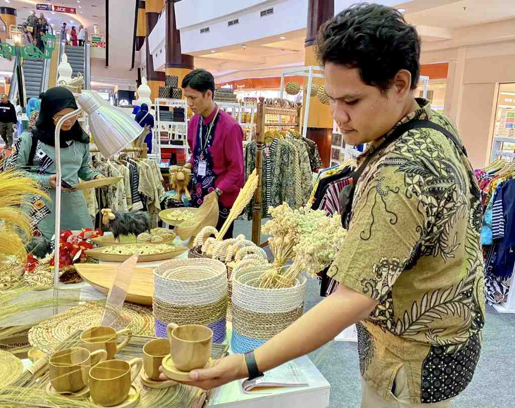 GELAS KAYU MAHONI
