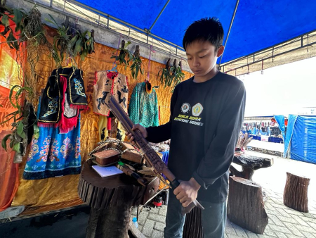 SENJATA TRADISIONAL MANDAU
