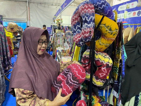 BANTAL LEHER SASIRANGAN