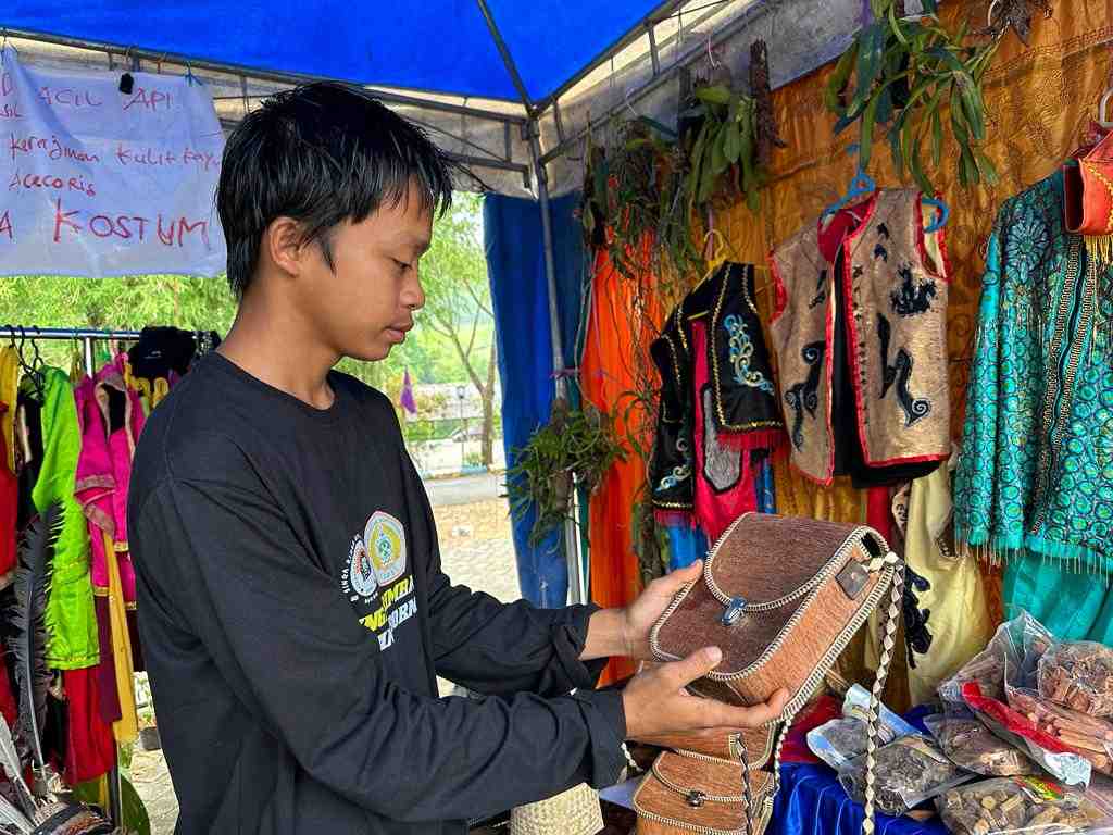 TAS KULIT KAYU