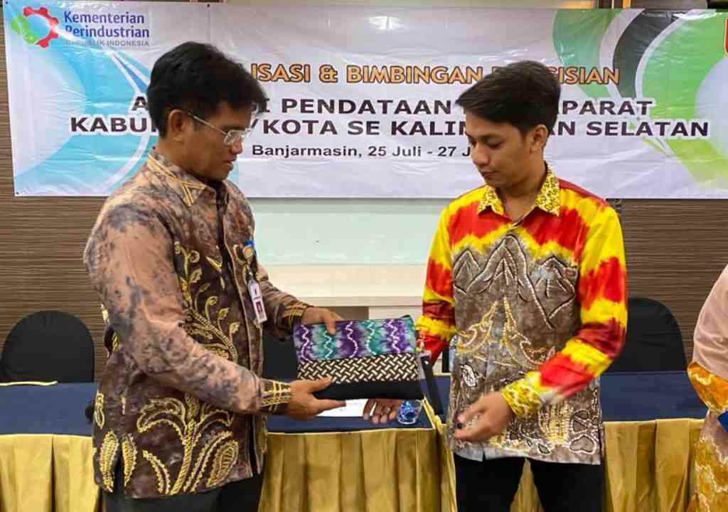 SERAHKAN POUCH SASIRANGAN