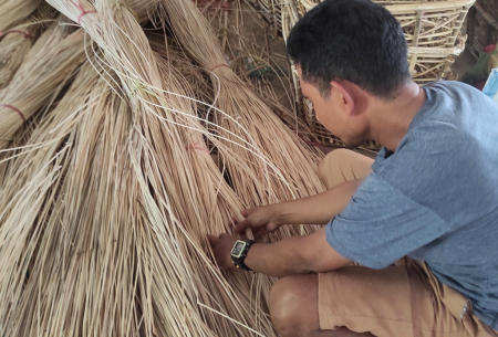 BAHAN PEMBUAT ANYAMAN