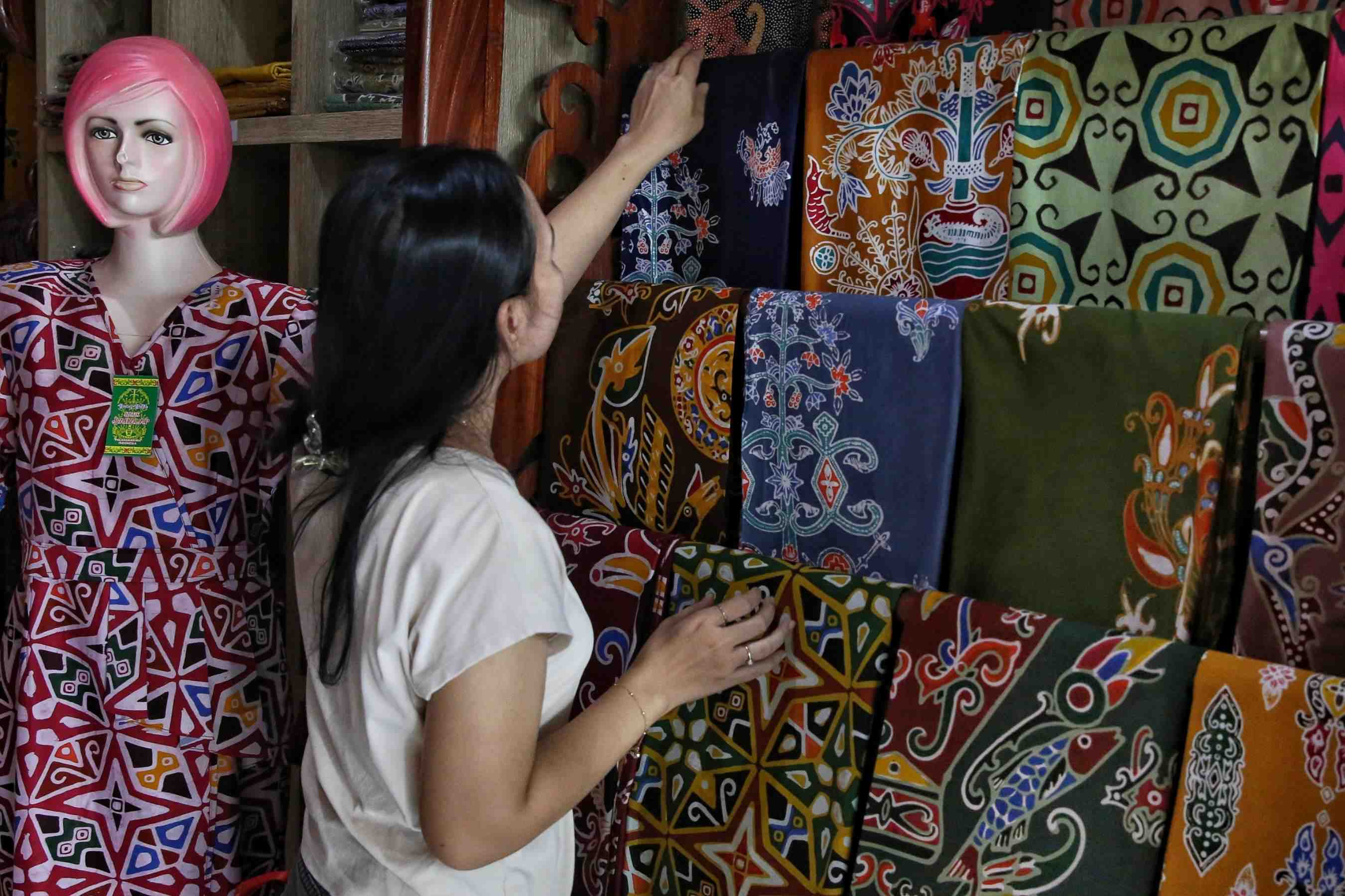 KAIN BATIK BENANG BINTIK 