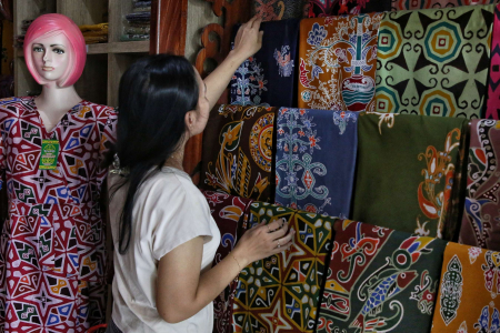 KAIN BATIK BENANG BINTIK 