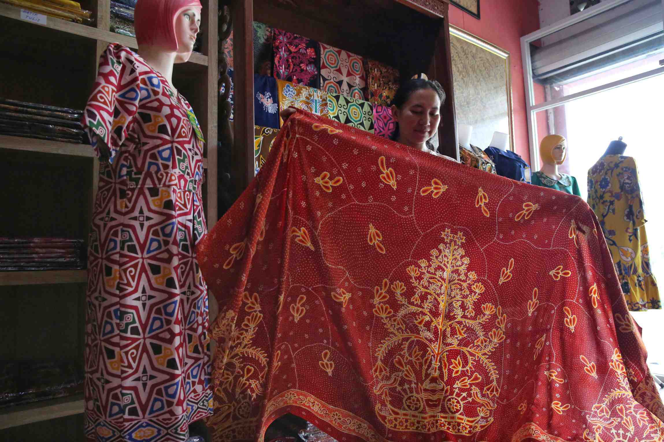 KAIN BATIK BENANG BINTIK 